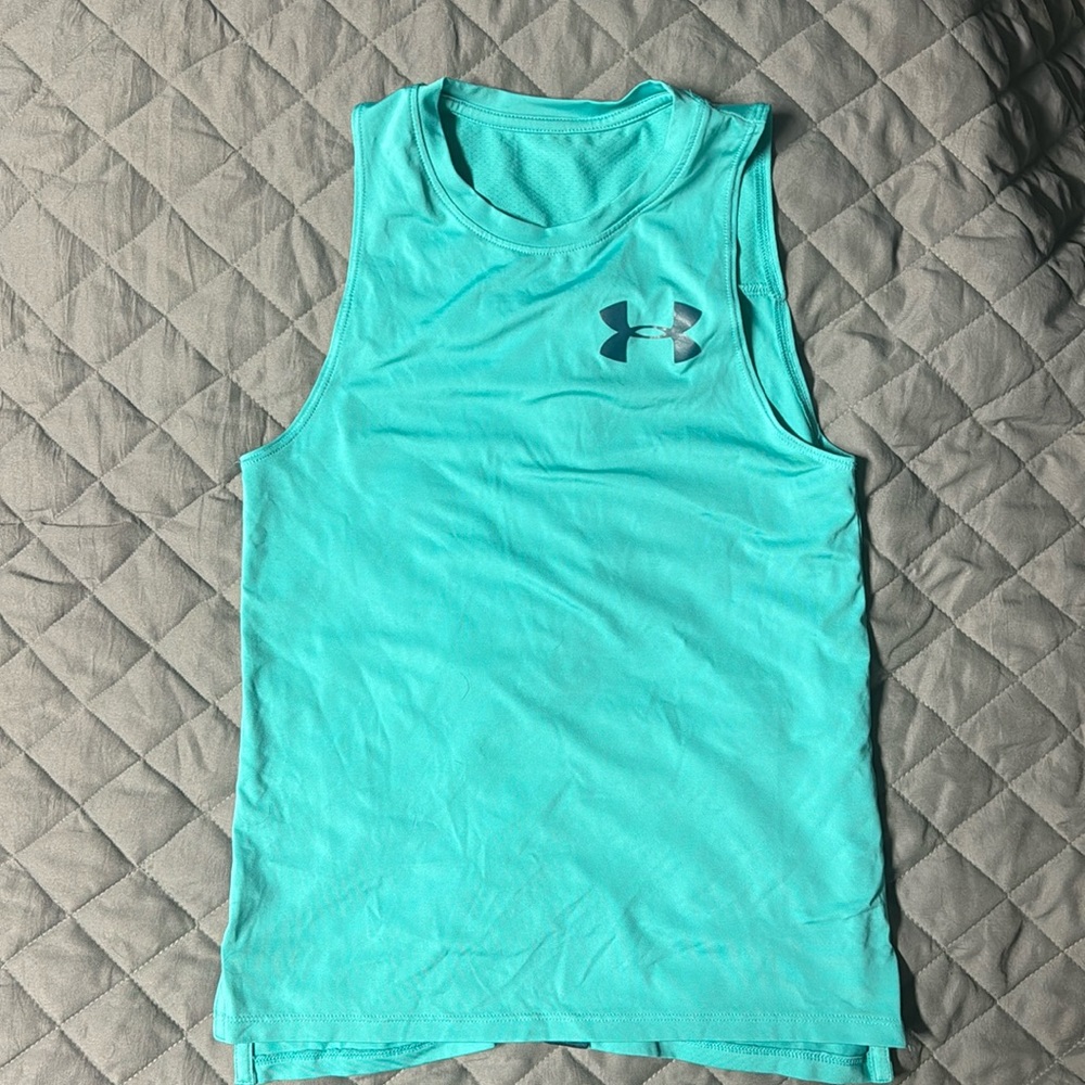 Girls size 10/12 Under Armour workout shirt.